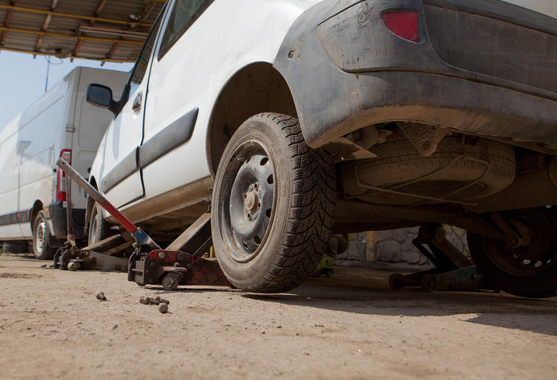 Masini vechi in service, Foto: Freepik