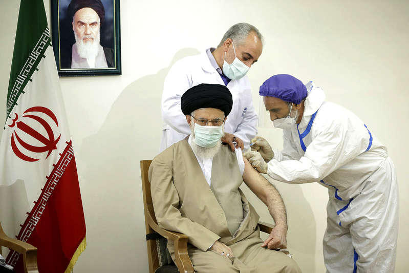 Ayatollahul Ali Khamenei s-a vaccinat impotriva COVID-19, Foto: AFP / AFP / Profimedia