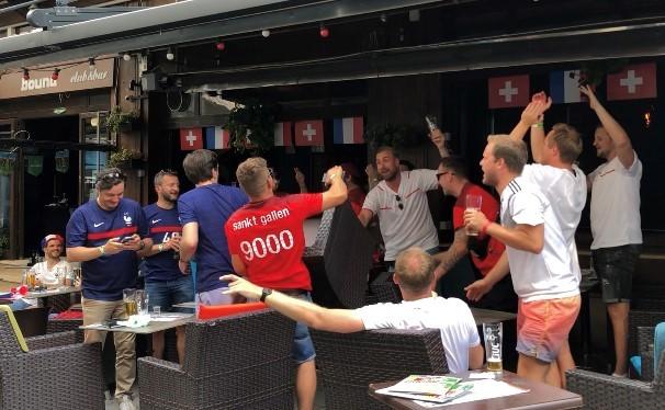 Franta Elvetia Suporteri elvetieni in centrul vechi by Ganina Panait 2, Foto: Hotnews