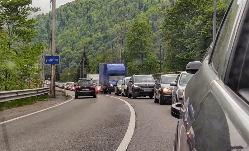 Trafic aglomerat pe Valea Prahovei, Foto: HotNews.ro / Victor Cozmei