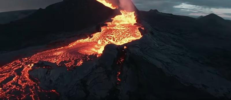 Drona pilotata de Helms a zburat in vulcanul Fagradalsfjall din Islanda, Foto: Captura YouTube