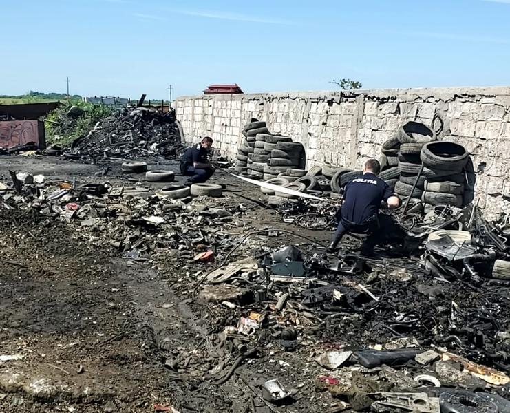 Depozit ilegal de deseuri, Foto: Facebook - Octavian Berceanu