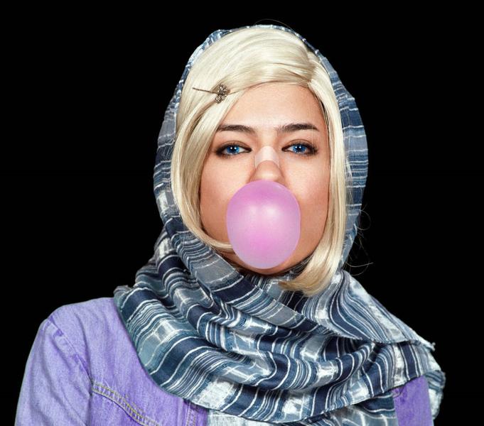 Expozitia Epic Iran (Miss Hybrid #3, by Shirin Aliabadi, 2008), Foto: V&A Museum