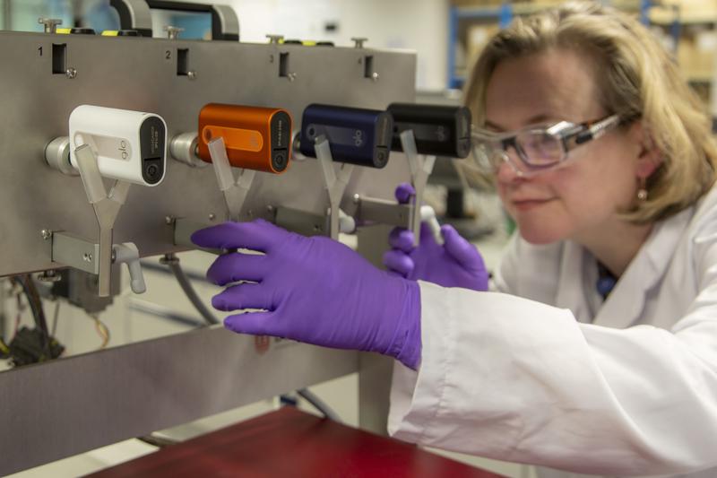 Persoanele care trec de la țigări la utilizarea exclusivă a glo își pot reduce semnificativ expunerea la anumite substanțe nocive, Foto: BAT