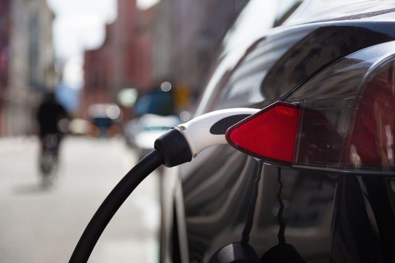 Masina electrica la incarcat, Foto: Kasto80, Dreamstime.com