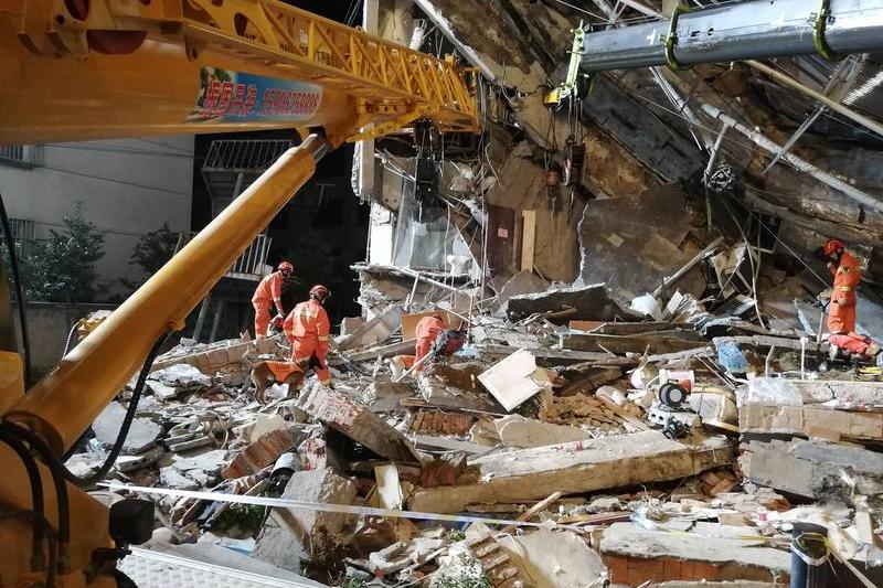 Prabusirea hotelului din Suzhou a provocat 17 victime, Foto: Su Min-Sipa Asia / Zuma Press / Profimedia Images