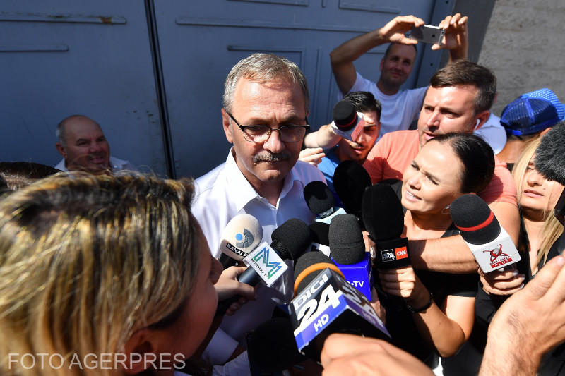 Liviu Dragnea, in fața penitenciarului, Foto: Agerpres