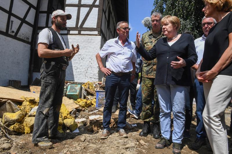 Angela Merkel, in zonele afectate de inundatii, Foto: Christof STACHE / AFP / Profimedia