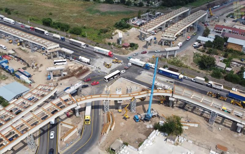 Pasajul Domnesti - prima grinda principala a sensului giratoriu suspendat, Foto: Construim Romania
