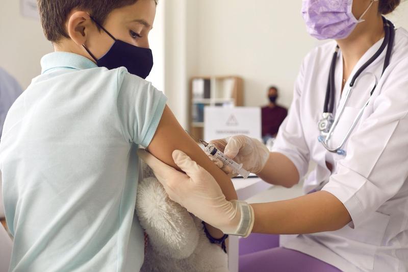 Copil vaccinat impotriva coronavirusului, Foto: Roman Lacheev / Alamy / Profimedia Images