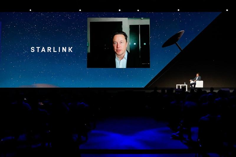 Elon Musk tinand o prezentare despre Starlink, Foto: Joan Cros-NurPhoto / Shutterstock Editorial / Profimedia Images