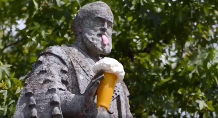 Statuia lui Savage-Banksy, Foto: Banksy