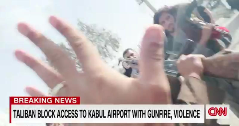 Momentul cand echipa CNN este amenintata de talibani, Foto: Captura video