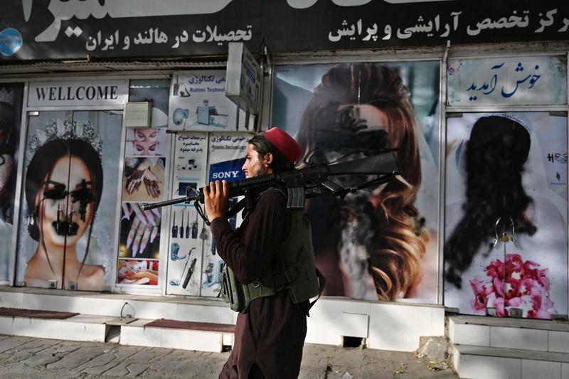 Luptator taliban pe strazile din Kabul, Foto: Wakil Kohsar / AFP / Profimedia