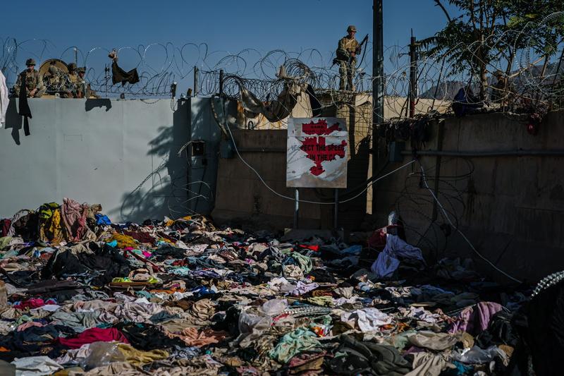 Soldati americani se pregatesc de noi atacuri pe aeroportul din Kabul, Foto: Marcus Yam/Los Angeles Times/ Profimedia