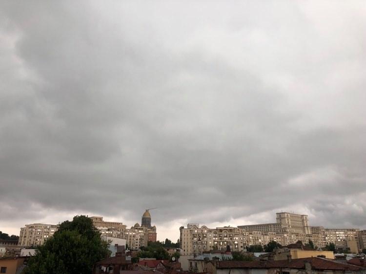 Centrul Bucurestiului, inainte de furtuna, Foto: Hotnews