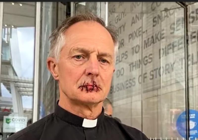 Preotul care si-a cusut gura in semn de protest -Captura de ecran , Foto: Hotnews