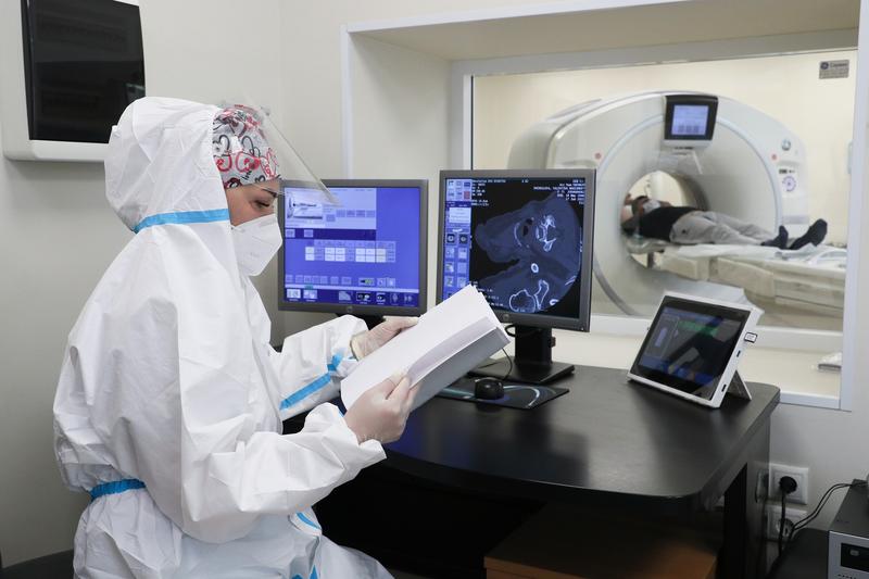 Tomografie computerizata la pacient Covid, Foto: Gavriil Grigorov/ TASS/ Profimedia