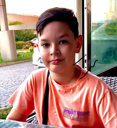 Ajutor pentru Yannis Darmaz, un băiețel de 10 ani care suferă de o formă gravă de cancer, Foto: Hotnews