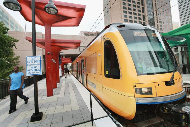Cei 3 frati au fost loviti de un tren al Charlotte Area Transit System, Foto: SCOTT OLSON / Getty images / Profimedia