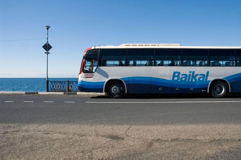 Autocar pentru turisti la lacul Baikal, Foto: BDR / Alamy / Profimedia Images