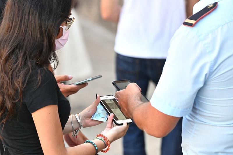 Verificarea pasaportului verde Covid-19 in Italia, Foto: Andreas SOLARO / AFP / Profimedia