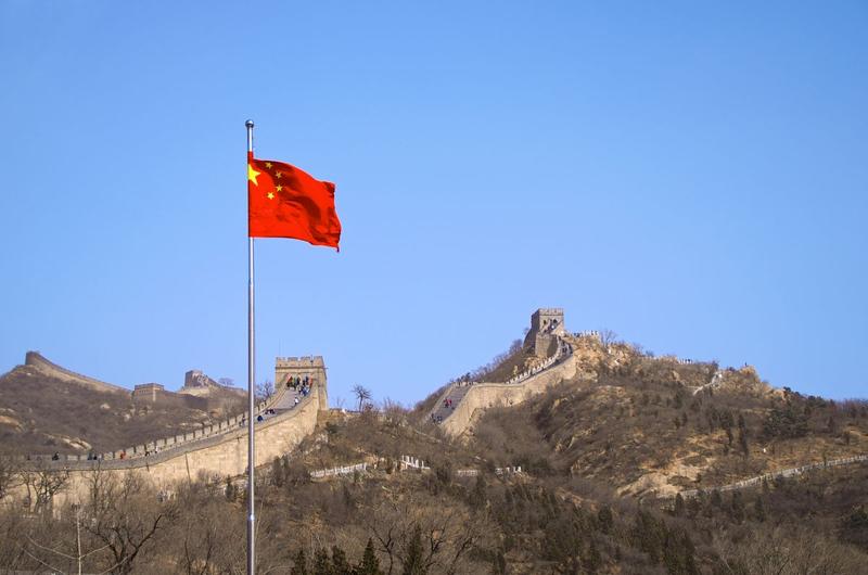 Drapelul chinez si Marele Zid, Foto: Kyle Allen, Dreamstime.com