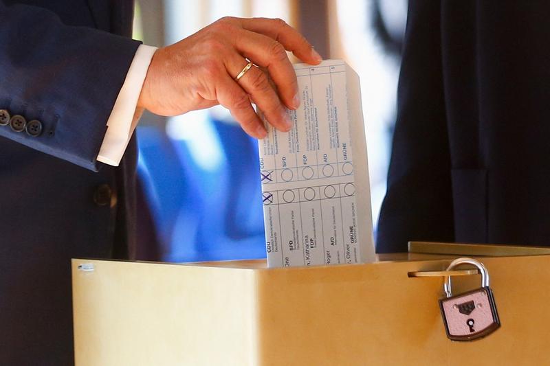 Votul lui Armin Laschet, vizibil, Foto: THILO SCHMUELGEN / AFP / Profimedia