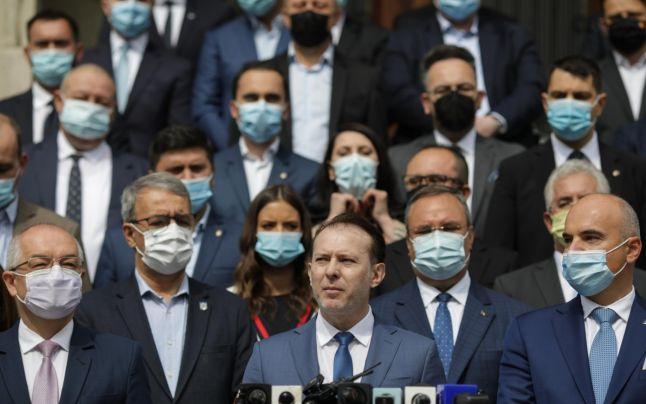 Cîțu și susținătorii din PNL, Foto: Hotnews