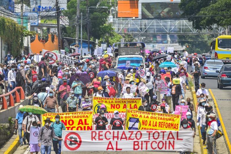 Proteste in El Salvador dupa adoptarea bitcoin ca moneda oficiala, Foto: Camilo Freedman / Zuma Press / Profimedia Images