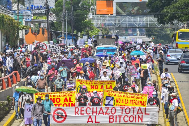 Proteste in El Salvador dupa adoptarea bitcoin ca moneda oficiala, Foto: Camilo Freedman / Zuma Press / Profimedia Images