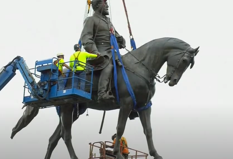 statuie Robert E. Lee inlaturata din Virginia, Foto: Captura YouTube