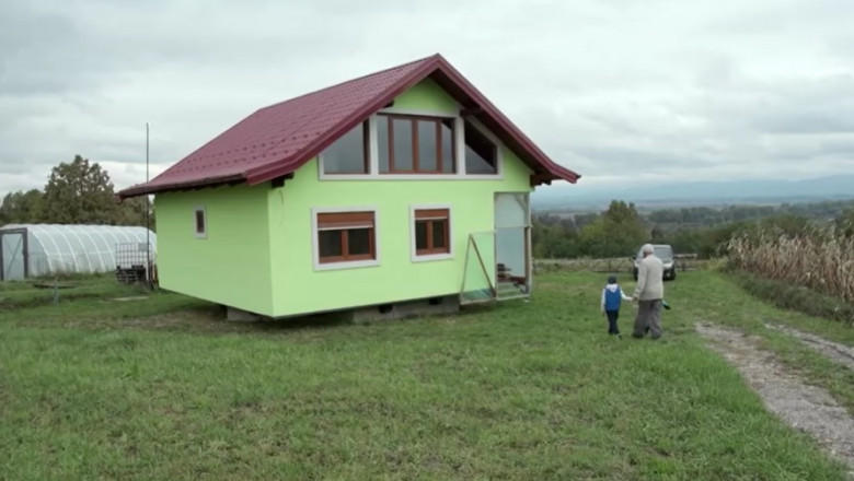 Un barbat din Bosnia-Hertegovina a inventat casa care se roteste, Foto: Captura video