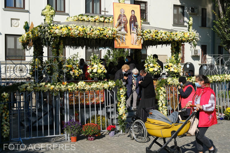 Pelerini la moastele Sfintei Parascheva, Foto: Agerpres