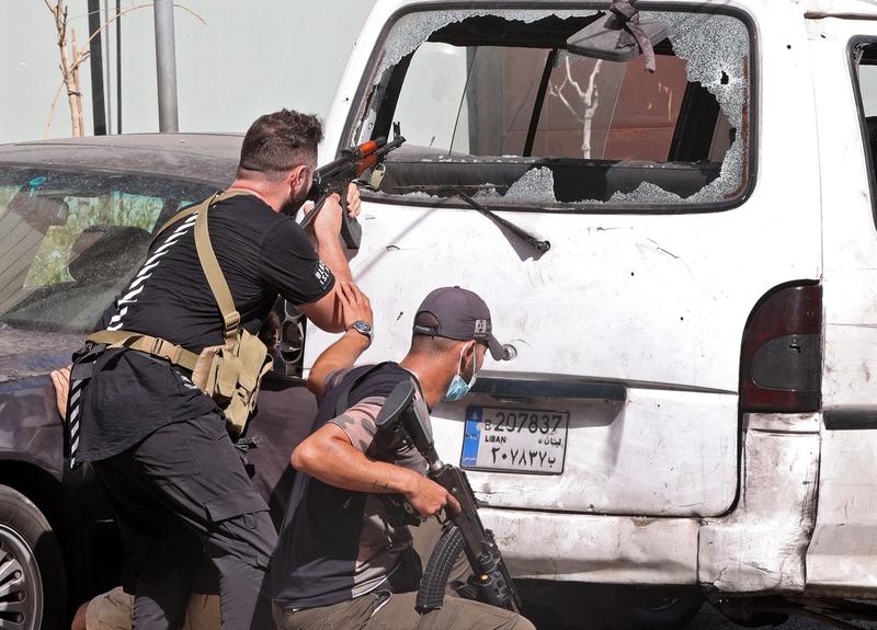 Luptatori Hezbollah in violente pe strazile Beirutului, Foto: ANWAR AMRO / AFP / Profimedia