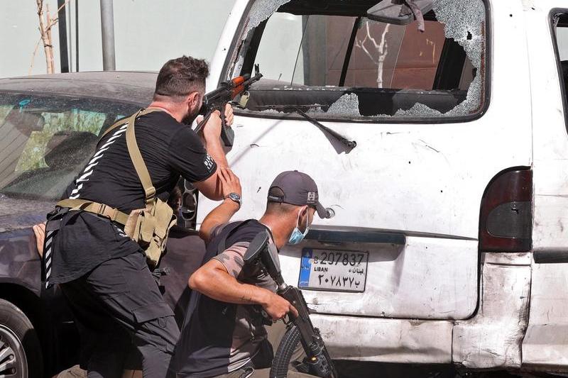 Luptatori Hezbollah in violente pe strazile Beirutului, Foto: ANWAR AMRO / AFP / Profimedia