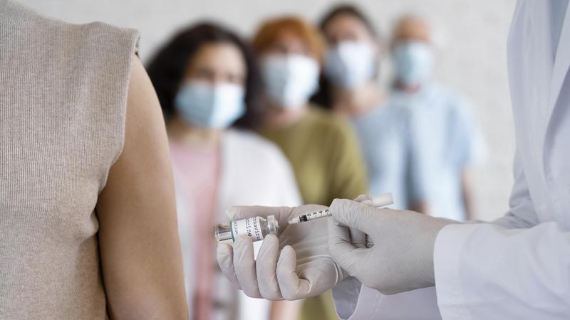 Oameni la vaccinare, Foto: Freepik