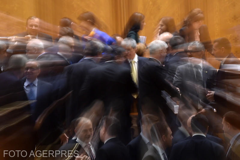 Ciolos cere votul Parlamentului, Foto: AGERPRES