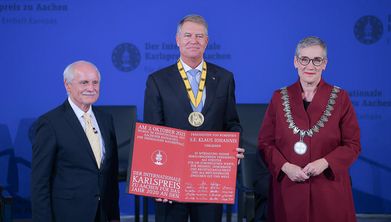 Klaus Iohannis decorat cu premiul „Carol cel Mare”, Foto: Presidency.ro