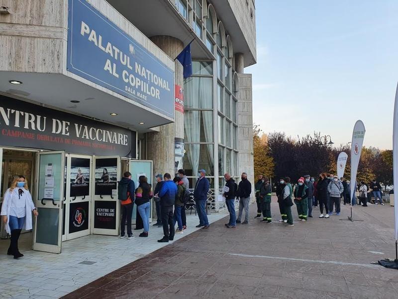 Coada la vaccinare in Bucuresti, Foto: RO Vaccinare Facebook