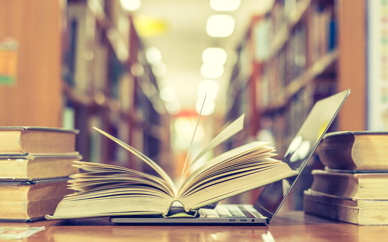 Cărțile - între digital și blioteca tradițională, Foto: Dreamstime.com