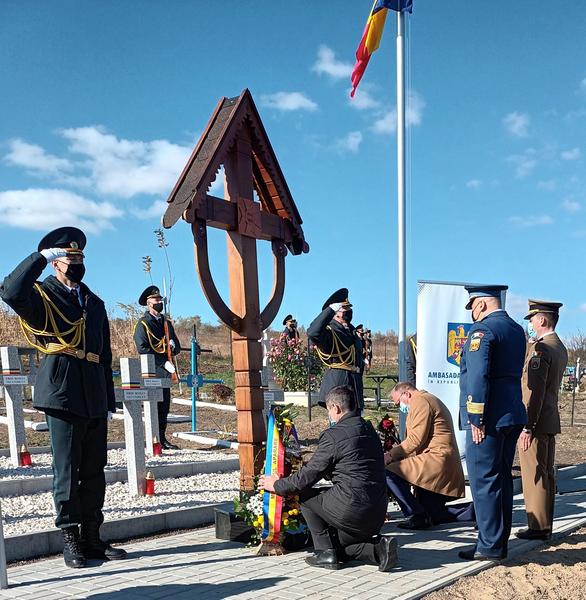 Ceremonie dedicata armatei romane (Sursa- Ambasada Romaniei la Chisinau), Foto: Hotnews