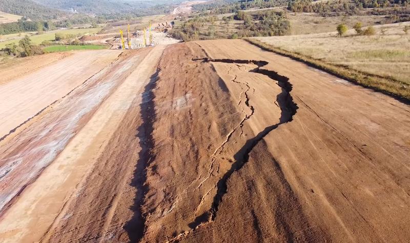 Alunecare de teren pe Autostrada Transilvania, Foto: Captura YouTube