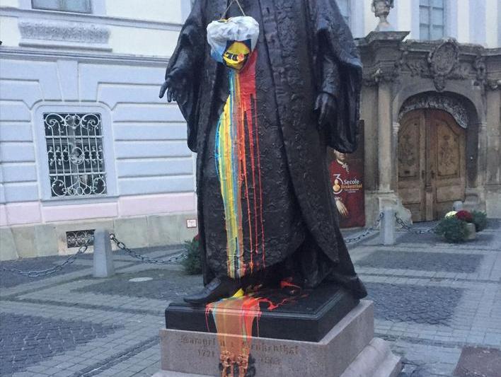 Statuia lui Brukenthal, vandalizata, Foto: IPJ Sibiu