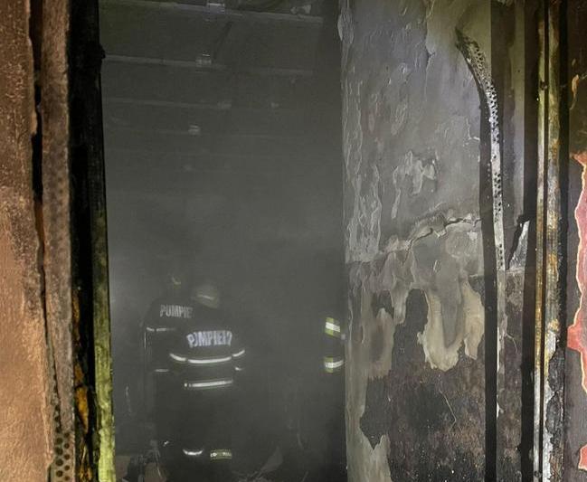 Sectia de Boli infectioase a Spitalului Ploiesti, dupa incendiul de joi, Foto: Observatorul Prahovean