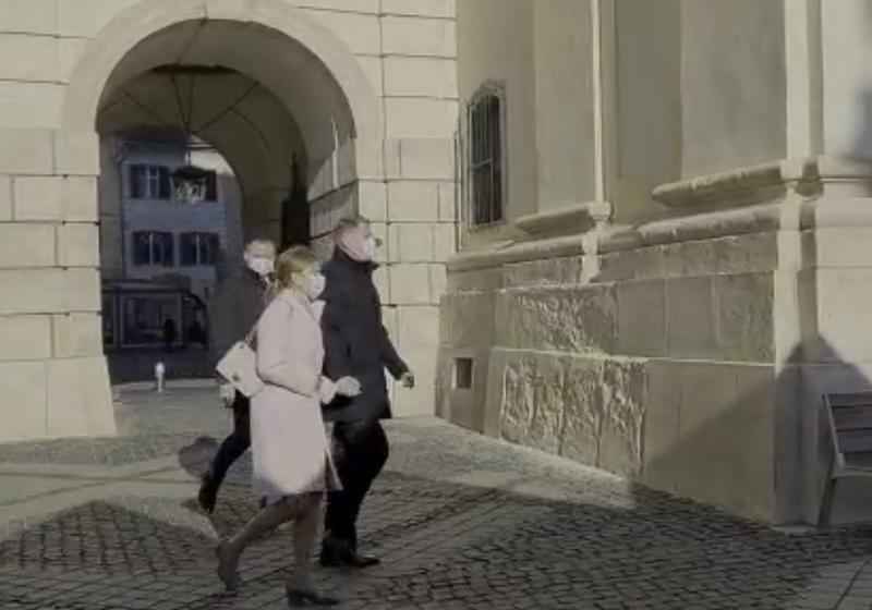 Iohannis, intampinat de protestatari la biserica, Foto: Captura video