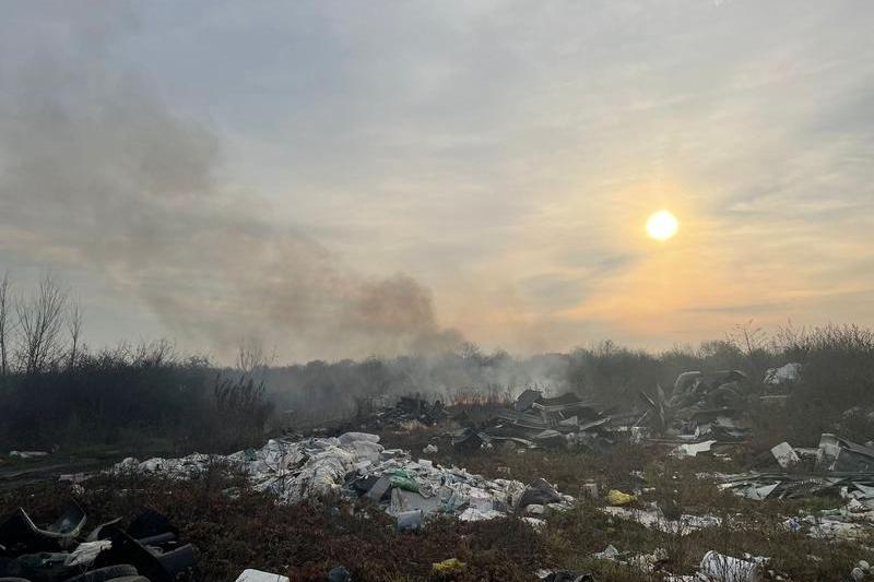 Deseuri arse in Sintesti, Foto: Garda Nationala de Mediu