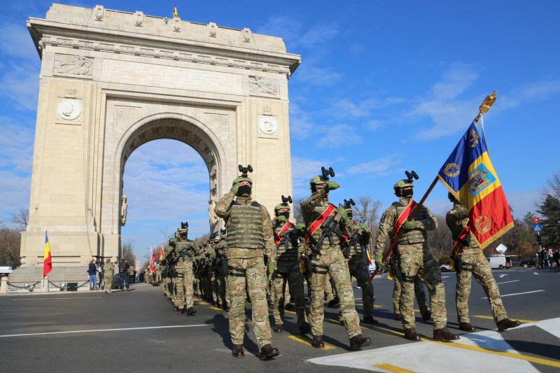 Repetiţie generală pentru parada militară de 1 Decembrie. Restricții de trafic la Arcul de Triumf