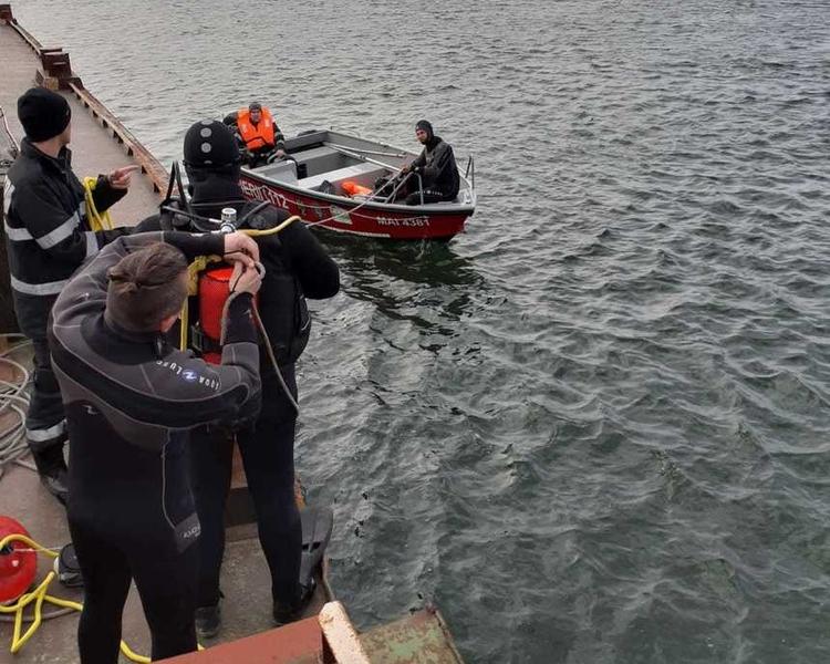 Marinar disparut, cautat de scafandri în Dunare, Foto: ISU Dolj