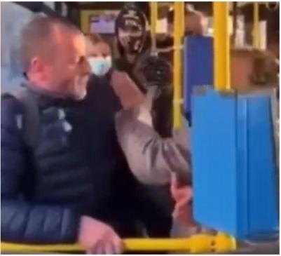 Palmuit in autobuz, Foto: Captura video